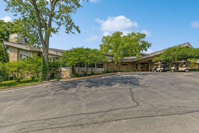 21855 W Murfield Ct, Mundelein, IL 60060 - view of front facade featuring uncovered parking