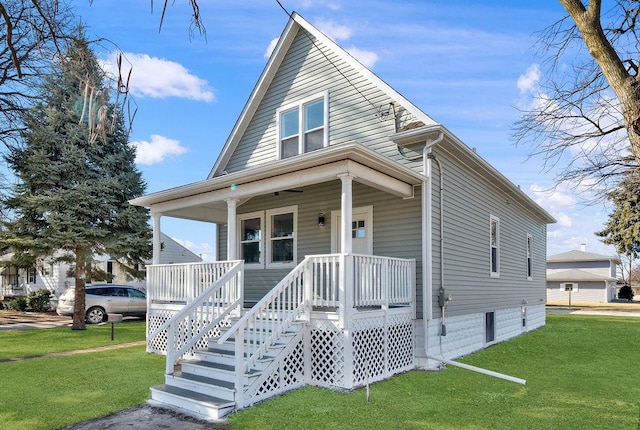 view of front of property featuring a porch and a front yard