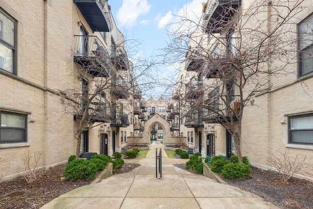 4434 N Damen Ave Unit 3W, Chicago, IL 60625 - view of property's community featuring a residential view