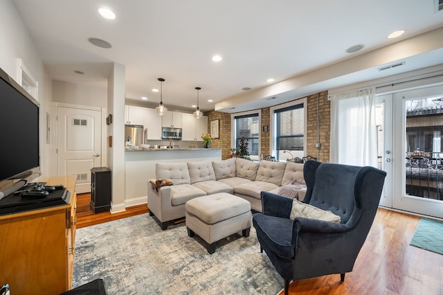 4434 N Damen Ave Unit 3W, Chicago, IL 60625 - living area with light wood finished floors, visible vents, recessed lighting, and baseboards