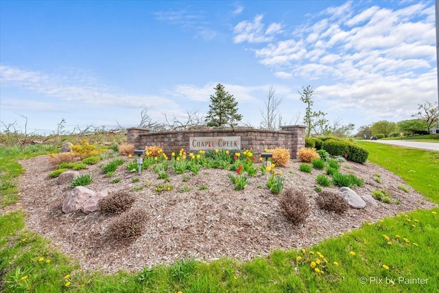 view of community / neighborhood sign
