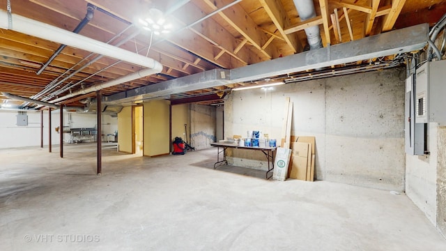 17N560 Hidden Hills Trl, Dundee, IL 60118 - unfurnished office featuring built in study area, baseboards, light speckled floor, and recessed lighting