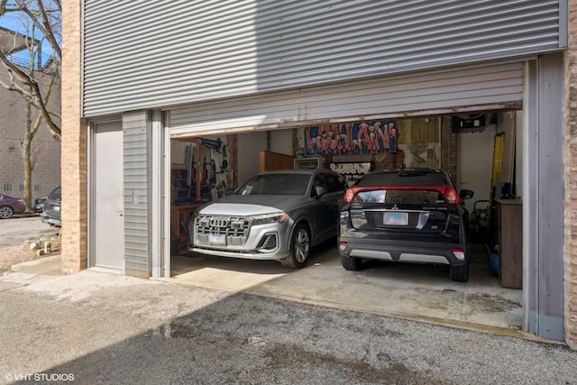 1825 W Wabansia Ave, Chicago, IL 60622 - garage with driveway