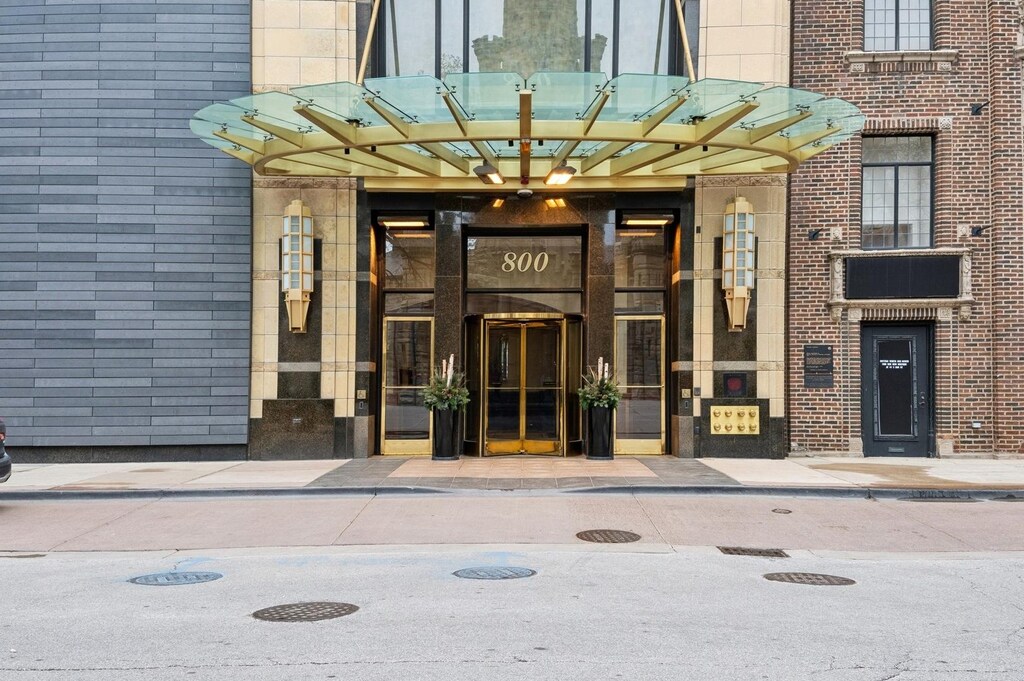 800 N Michigan Ave Unit 2102, Chicago, IL 60611 - photo 1
