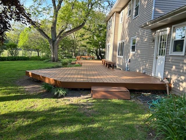 986 Rossmere Ct, Naperville, IL 60540 - deck featuring a yard