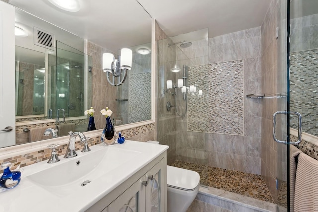 full bathroom featuring visible vents, toilet, a stall shower, tile walls, and decorative backsplash