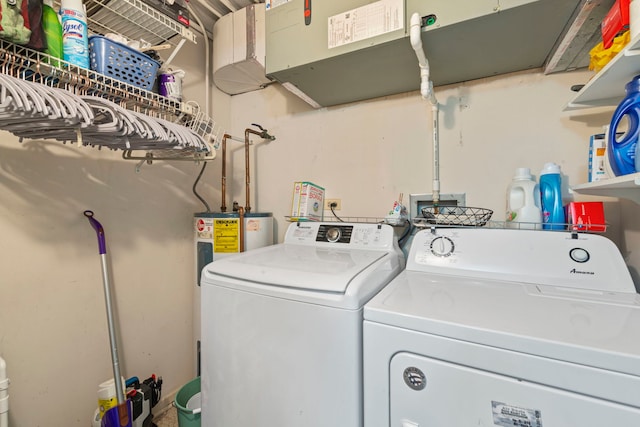 326 Park Ave Unit 38, Clarendon Hills, IL 60514 - laundry area featuring washing machine and clothes dryer