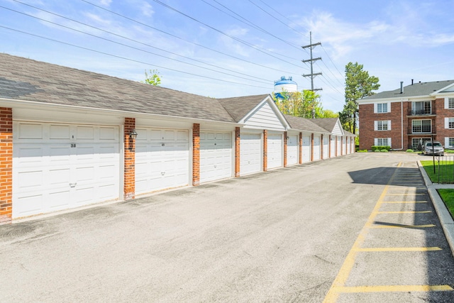 326 Park Ave Unit 38, Clarendon Hills, IL 60514 - view of garage