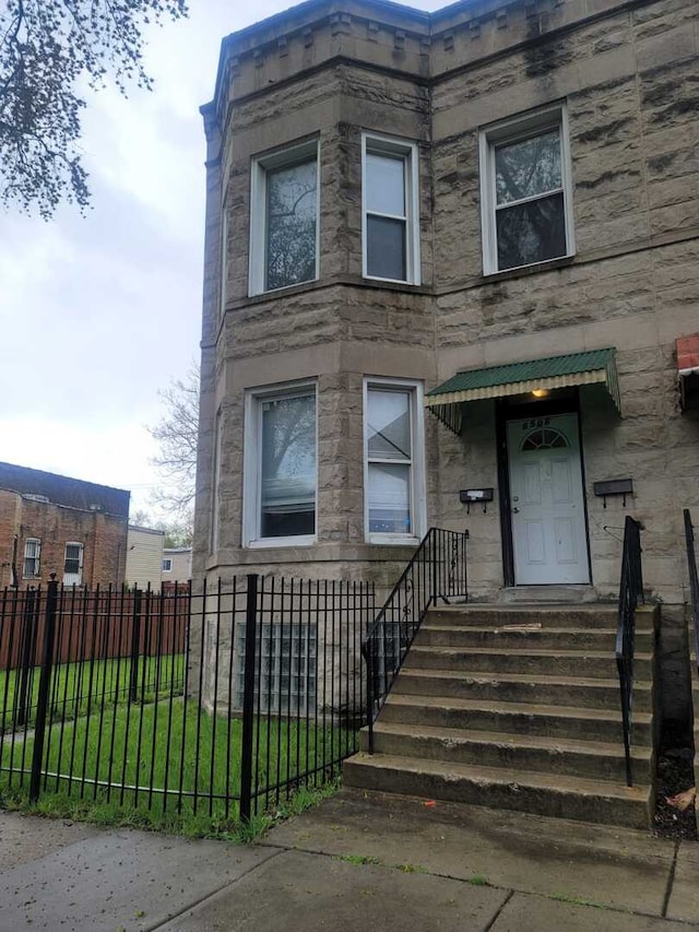 6506 S Eberhart Ave, Chicago, IL 60637 - townhome / multi-family property with fence private yard and stone siding