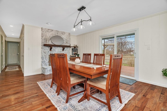 218 San Carlos Rd, Minooka, IL 60447 - dining room with crown molding, wood finished floors, baseboards, and a decorative wall
