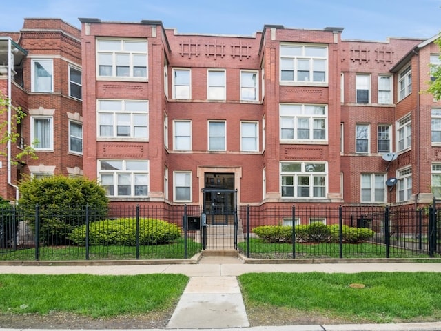 1516 E Marquette Rd Unit 2E, Chicago, IL 60637 - view of property with a fenced front yard
