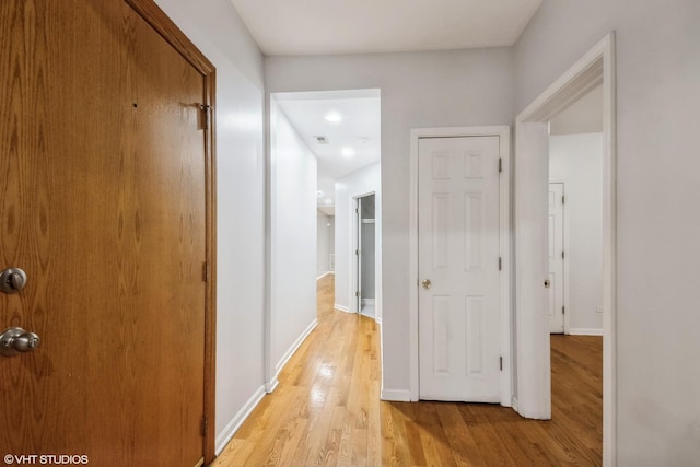 1516 E Marquette Rd Unit 2E, Chicago, IL 60637 - hall featuring light wood finished floors, baseboards, and visible vents