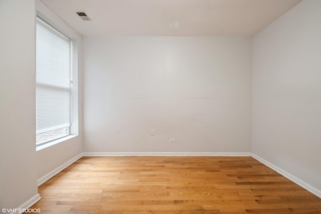 1516 E Marquette Rd Unit 2E, Chicago, IL 60637 - spare room featuring light wood finished floors, baseboards, and visible vents
