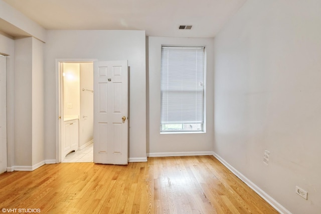 1516 E Marquette Rd Unit 2E, Chicago, IL 60637 - unfurnished bedroom featuring light wood-style floors, visible vents, baseboards, and ensuite bathroom