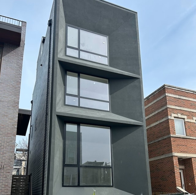 529 N Hartland Ct, Chicago, IL 60622 - back of house featuring stucco siding