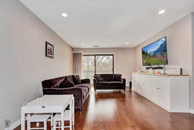 living room with recessed lighting, wood finished floors, and baseboards