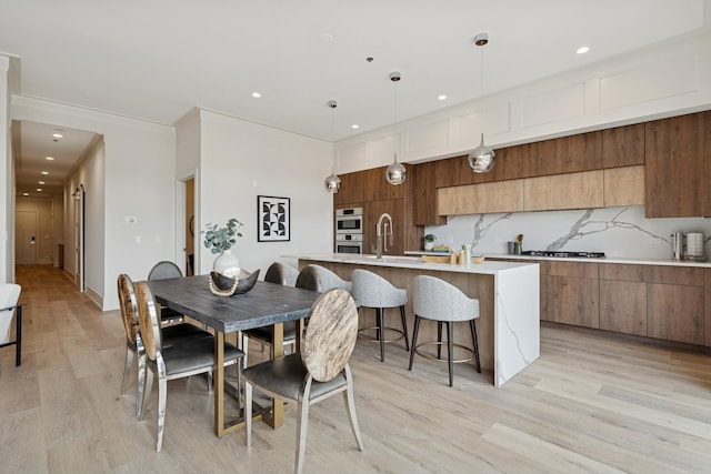 3951 N Wayne Ave Unit 404, Chicago, IL 60613 - dining area featuring crown molding, recessed lighting, light wood-type flooring, and baseboards