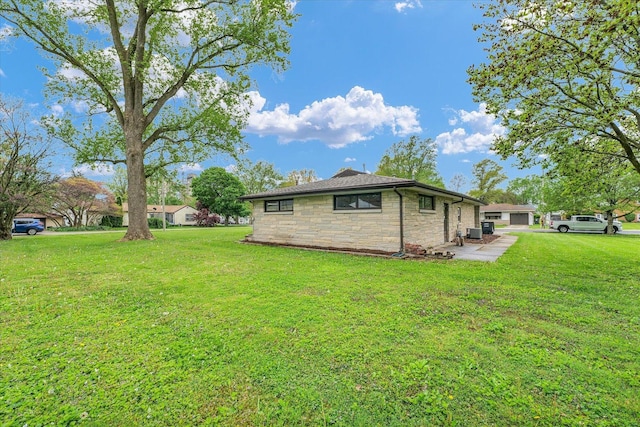 view of yard with fence and an outbuilding