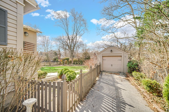 2242 Macdonald Ln, Flossmoor, IL 60422 - detached garage with fence and driveway