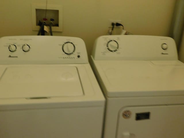 washroom with laundry area and washer and clothes dryer