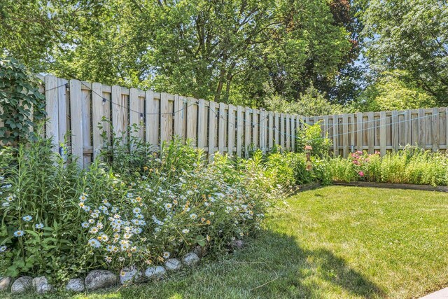 615 Haines Blvd, Champaign, IL 61820 - view of yard with a fenced backyard