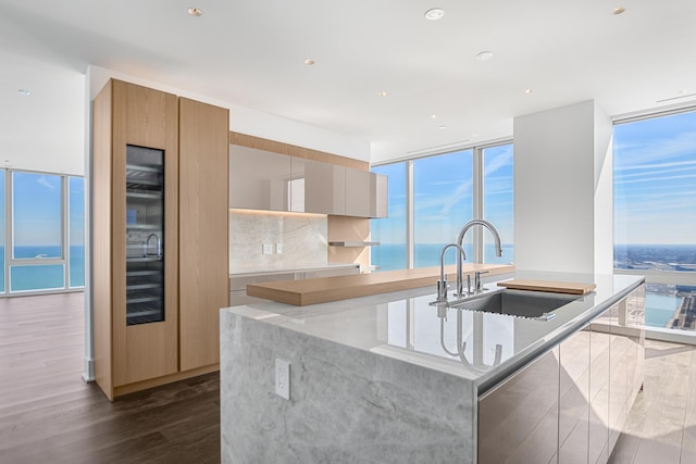 363 E Wacker Dr Unit 6306, Chicago, IL 60601 - kitchen with a sink, modern cabinets, dark wood-style flooring, a kitchen island with sink, and a wall of windows