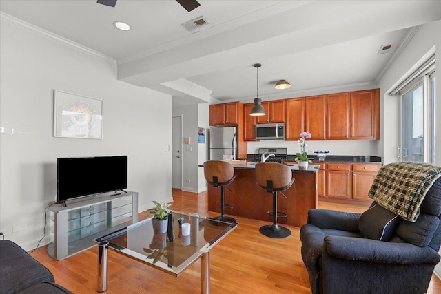 living area with baseboards, visible vents, ceiling fan, ornamental molding, and light wood-style floors