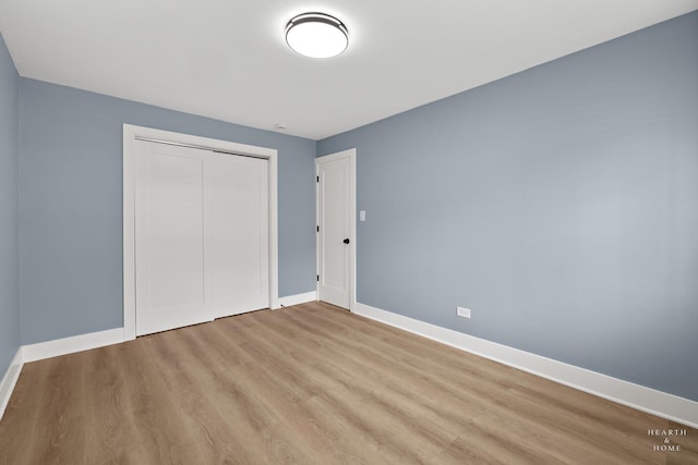 2411 W Balmoral Ave Unit 1F, Chicago, IL 60625 - unfurnished bedroom featuring light wood-style floors and a closet