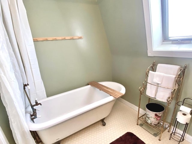 173 Pomeroy Ave, Crystal Lake, IL 60014 - bathroom featuring a soaking tub