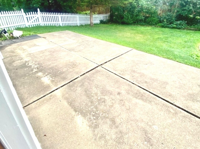 173 Pomeroy Ave, Crystal Lake, IL 60014 - view of patio