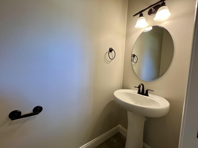 800 Sedgegrass Dr, Champaign, IL 61822 - bathroom featuring baseboards and a sink