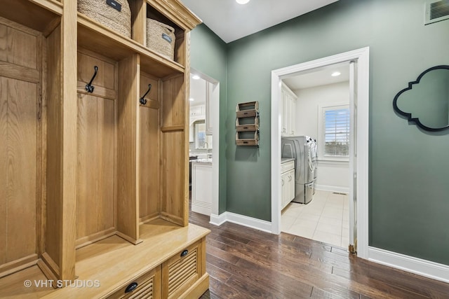 6 Shenandoah Cir S, Barrington, IL 60010 - mudroom with washing machine and dryer, visible vents, baseboards, recessed lighting, and wood finished floors