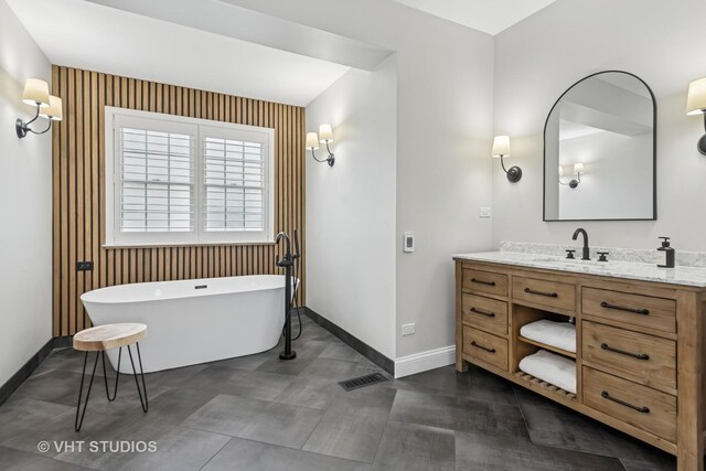 6 Shenandoah Cir S, Barrington, IL 60010 - full bath featuring visible vents, a soaking tub, vanity, and baseboards