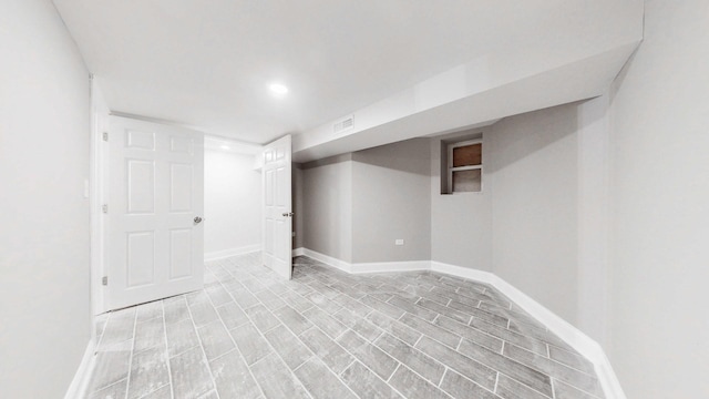 finished basement featuring visible vents, recessed lighting, and baseboards