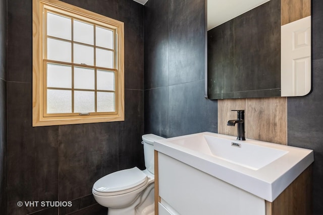 639 Harms Rd, Glenview, IL 60025 - half bath with vanity and toilet
