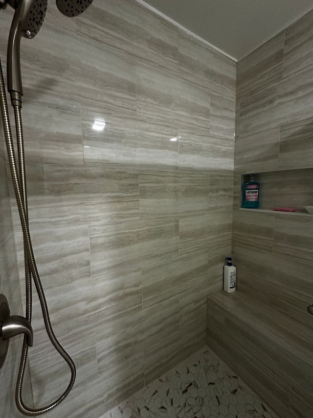 bathroom featuring tiled shower
