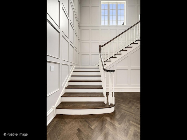 330 S County Line Rd, Hinsdale, IL 60521 - stairway with a decorative wall