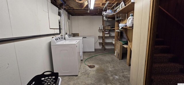 508 N Fayette, Carthage, IL 62321 - clothes washing area with washing machine and dryer
