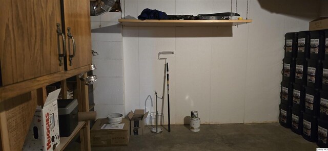 508 N Fayette, Carthage, IL 62321 - basement featuring water heater
