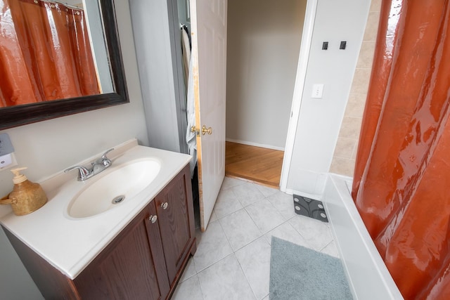 1304 N Campbell Ave, Chicago, IL 60622 - full bath featuring vanity, baseboards, shower / bath combo, and tile patterned floors