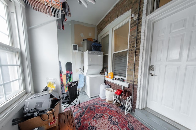 1304 N Campbell Ave, Chicago, IL 60622 - interior space with stacked washer / dryer