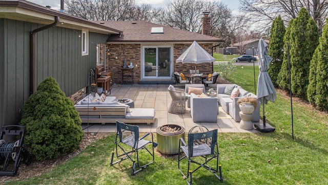 view of patio / terrace featuring an outdoor living space with a fire pit