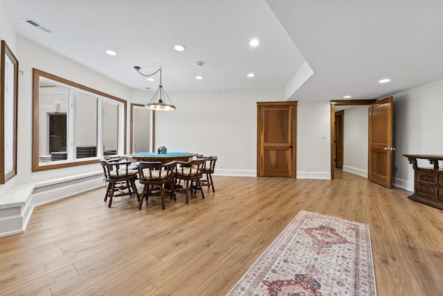 dining area featuring recessed lighting, baseboards, visible vents, and light wood-style floors