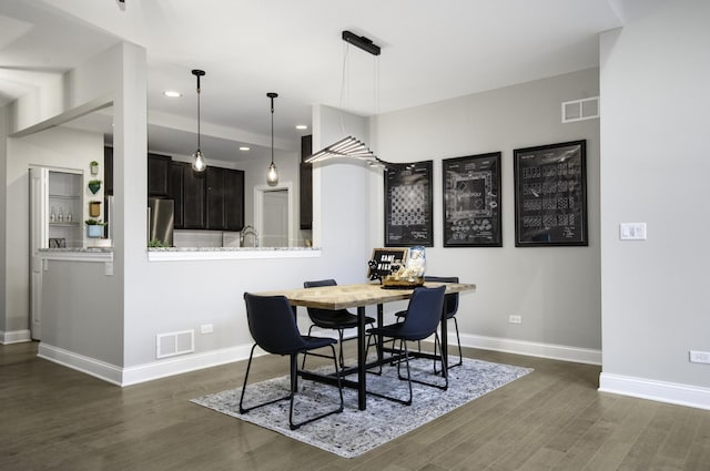 dining room with dark wood finished floors, recessed lighting, baseboards, and visible vents
