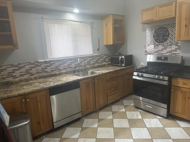 651 Douglas Ave, Calumet City, IL 60409 - kitchen with stainless steel appliances, tasteful backsplash, a sink, and dark countertops