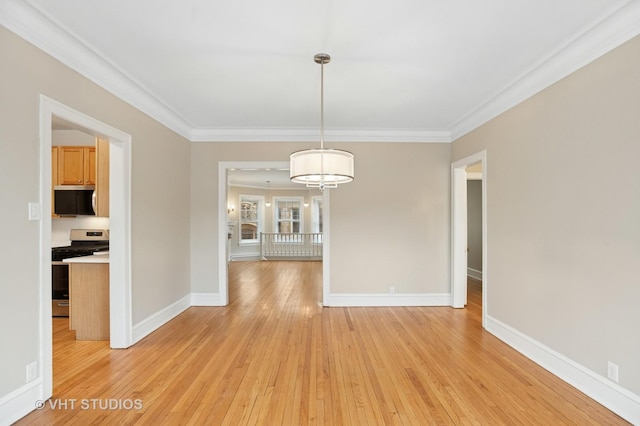 unfurnished dining area with crown molding, baseboards, and light wood finished floors