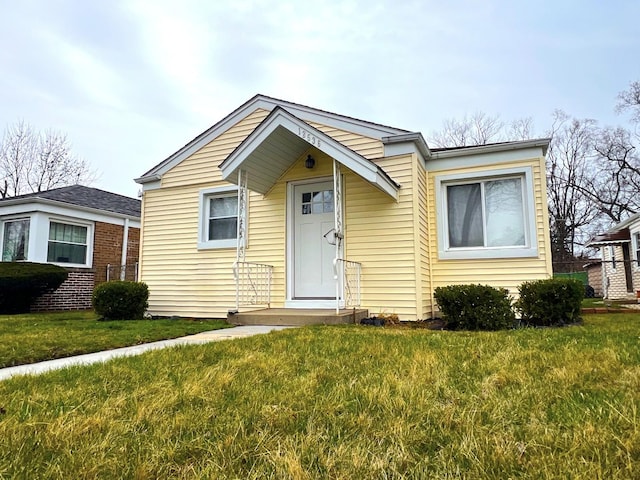 bungalow-style house with a front lawn