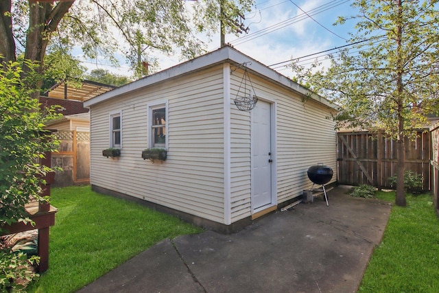 5842 N Kingsdale Ave, Chicago, IL 60646 - view of outdoor structure featuring an outbuilding