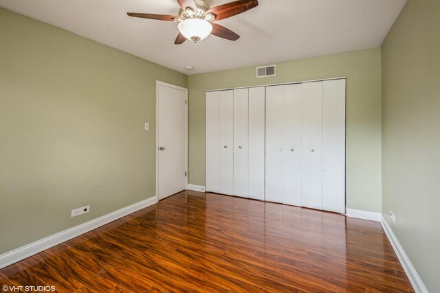 675 Grove Dr Unit 204, Elk Grove Village, IL 60007 - unfurnished bedroom featuring wood finished floors, a closet, ceiling fan, baseboards, and visible vents