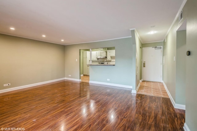 675 Grove Dr Unit 204, Elk Grove Village, IL 60007 - unfurnished living room with recessed lighting, wood finished floors, baseboards, visible vents, and crown molding
